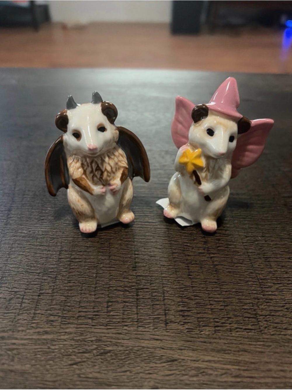 Cracker Barrel Opossum salt and pepper shakers
